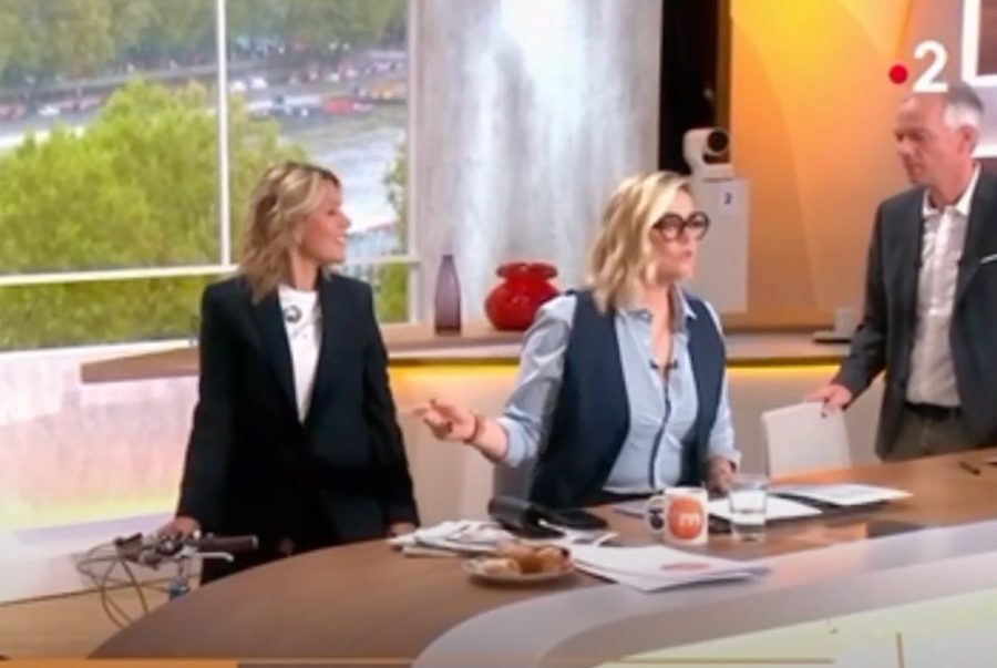 France 2 studio presenters with CLIP on set