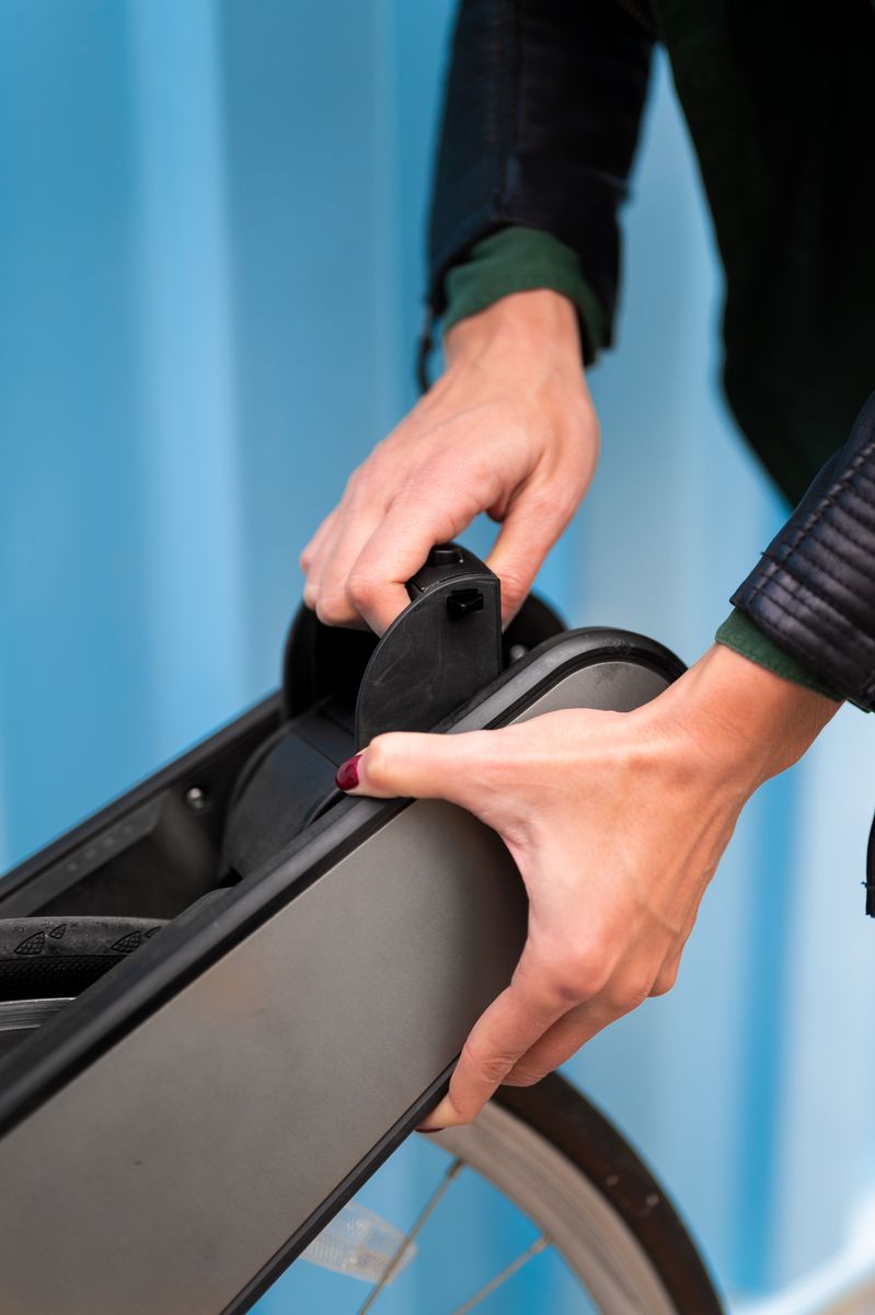 Unlatching the CLIP handle